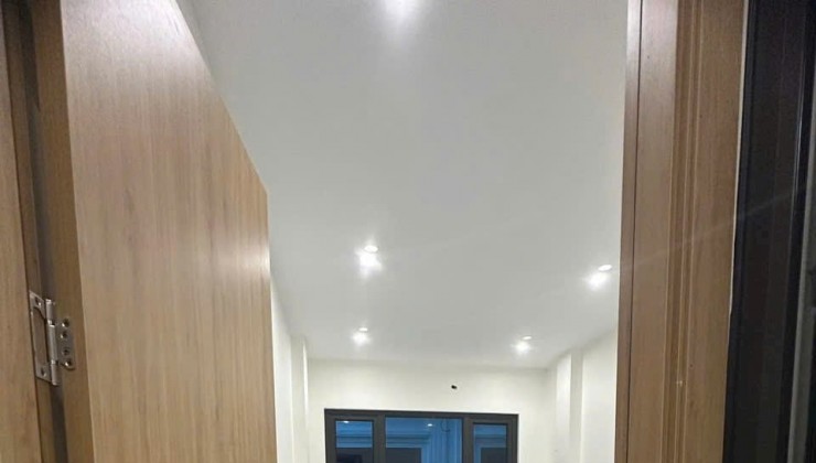 Cc gửi bán Nhà 3.5 tầng tại Tràng An, tt Chúc Sơn 40.8m2, 2.x tỷ, ô tô đỗ cửa